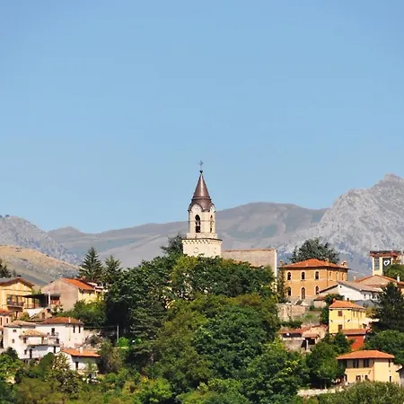 Il Palazzo Delle Rondini 住宿加早餐酒店 Magliano de' Marsi
